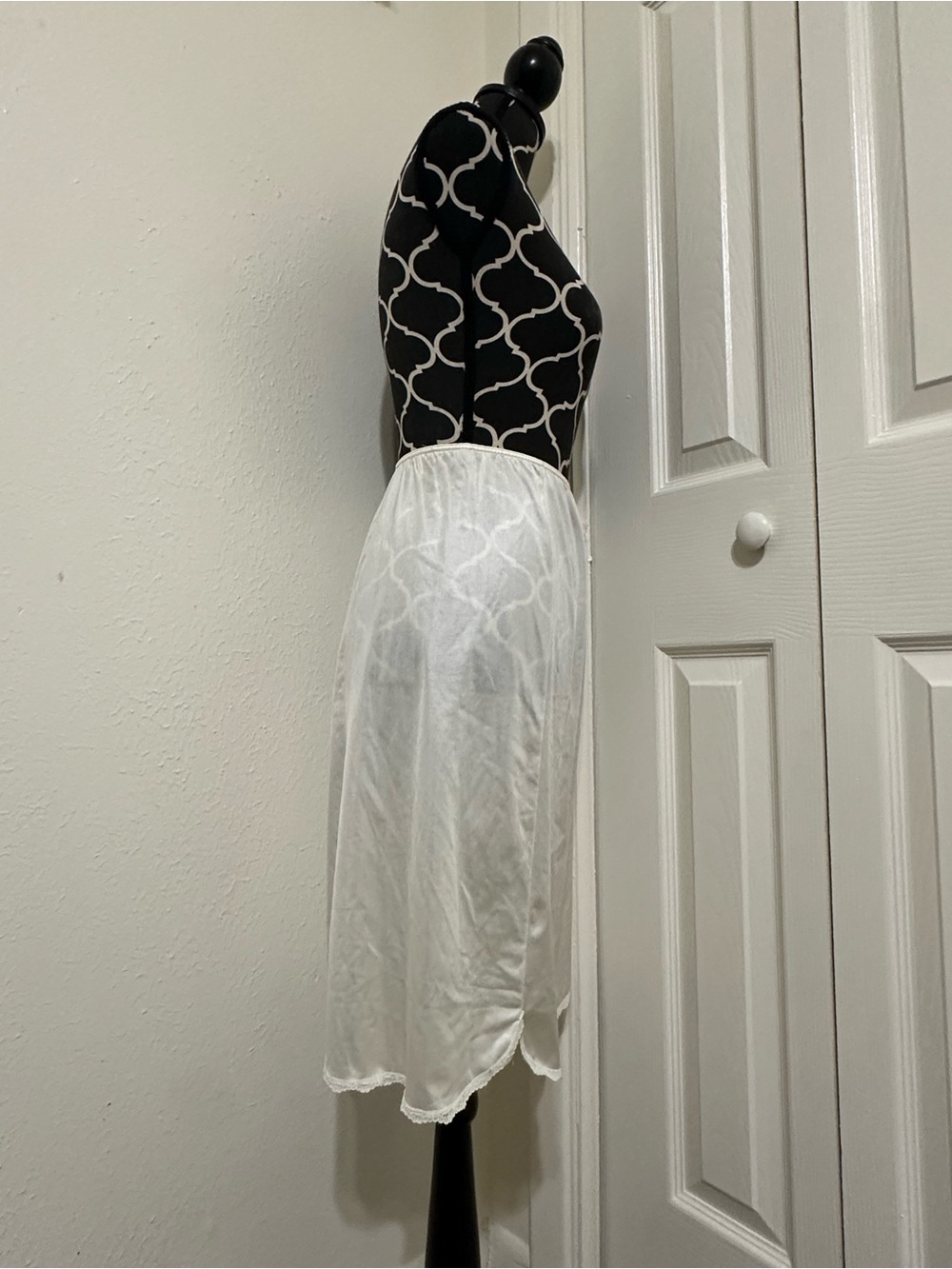Vintage Ivory Lingerie Lacey Floral Slip - Picture 2 of 6